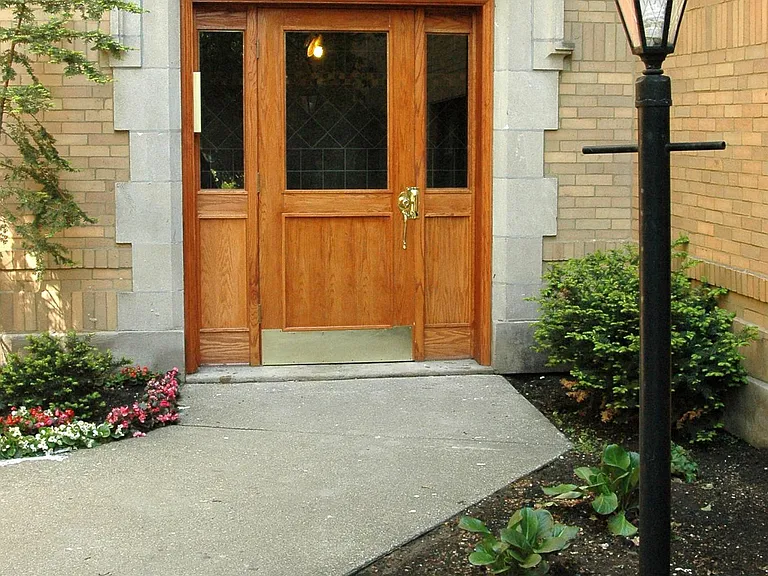 7121 S Euclid Ave — Photo 2