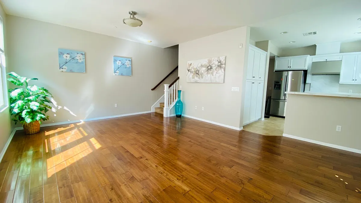 Building Photo - 10785 New Grv #89