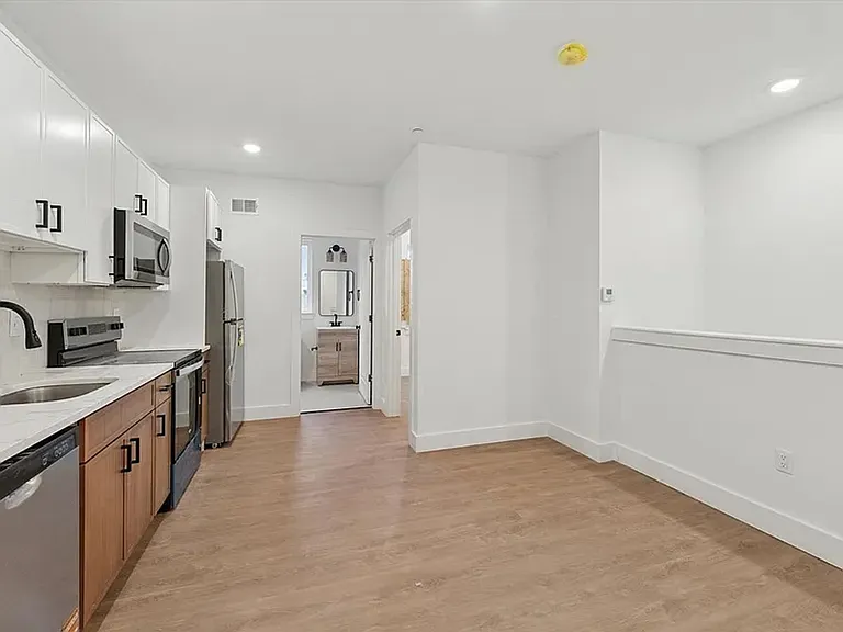 Brand New Construction Olde Kensington — Photo 10