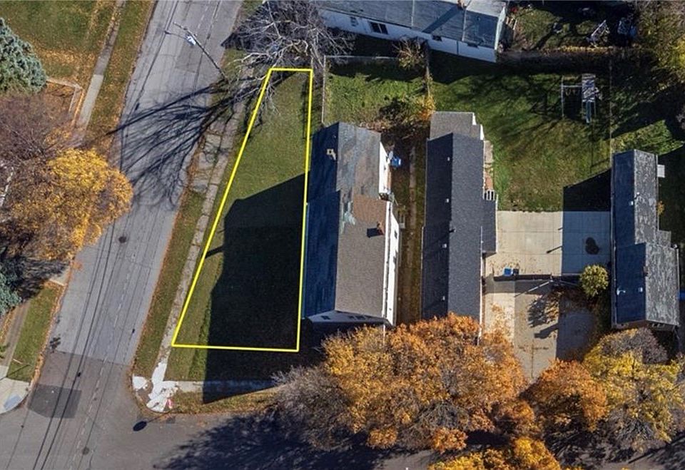 1st image of 33 Lord St #18