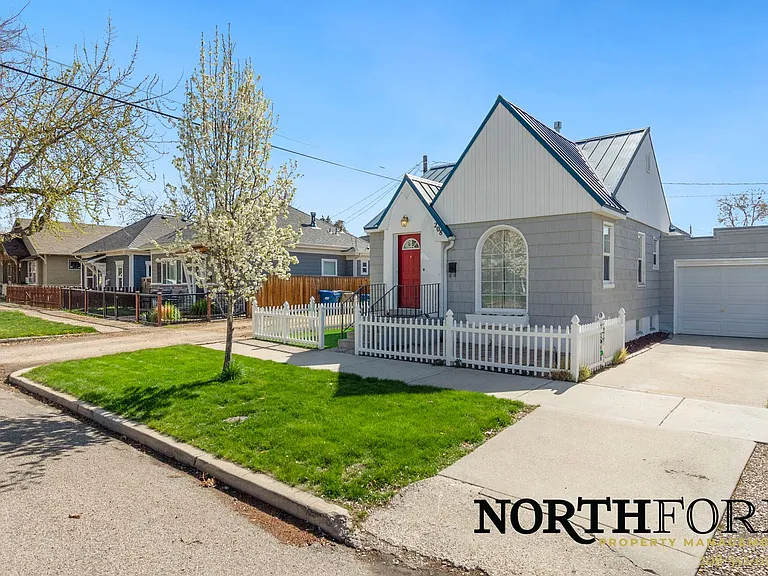 208 N 18th St — Photo 1