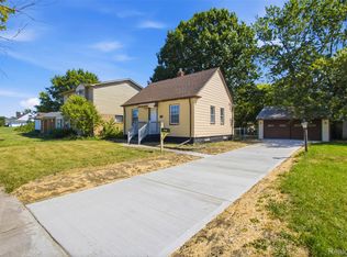 20600 Lennon St, Harper Woods, MI 48225