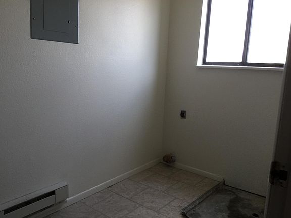 3rd image of 921 E 26th St Unit B