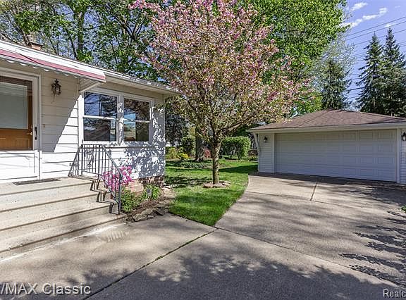 3rd image of 30125 Grandon St
