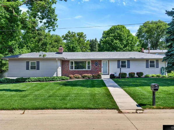 11728 Cedar St, Omaha, NE 68144