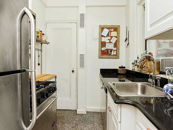 4th image of 142 E 49th St APT 5C