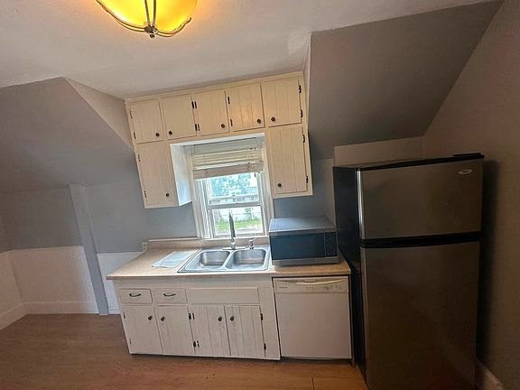 4th image of 34 Franklin St #2