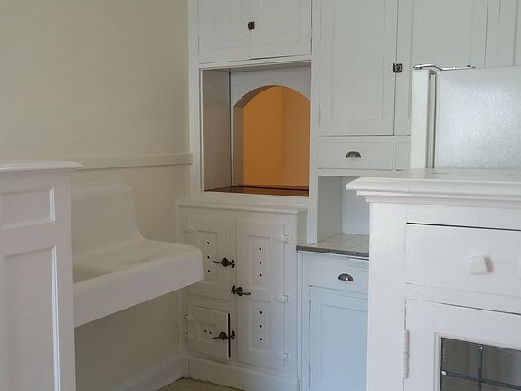 3rd image of 2120 Aldrich Ave S APT 103