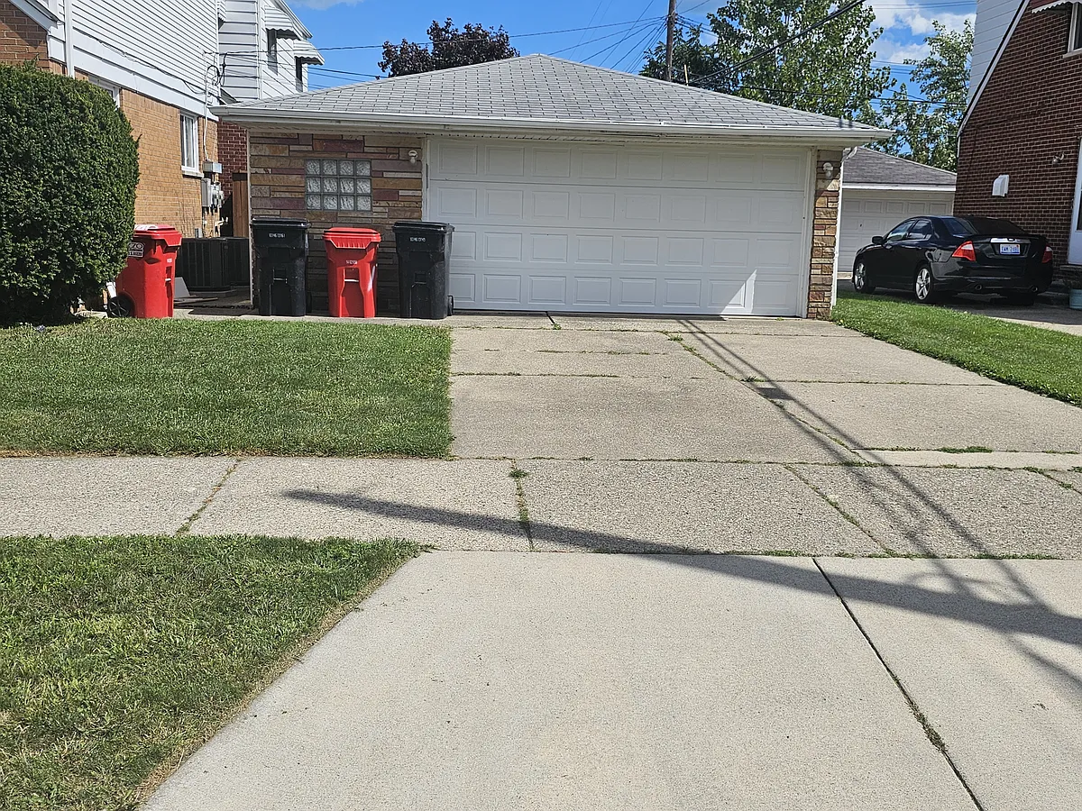2 Car Garage - 17780 Marquette St