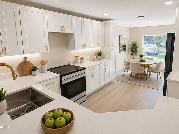 3rd image of 6517 Fox Crest Ln