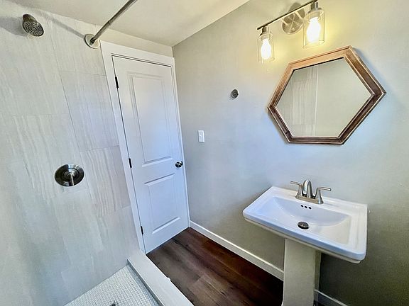 4th image of 2103 1st St S #2109