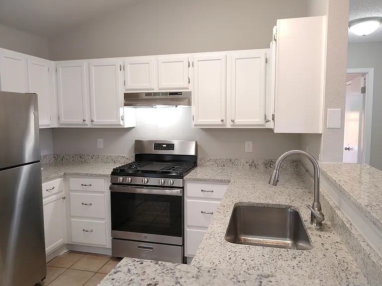 1813 Laurel Path — Photo 15