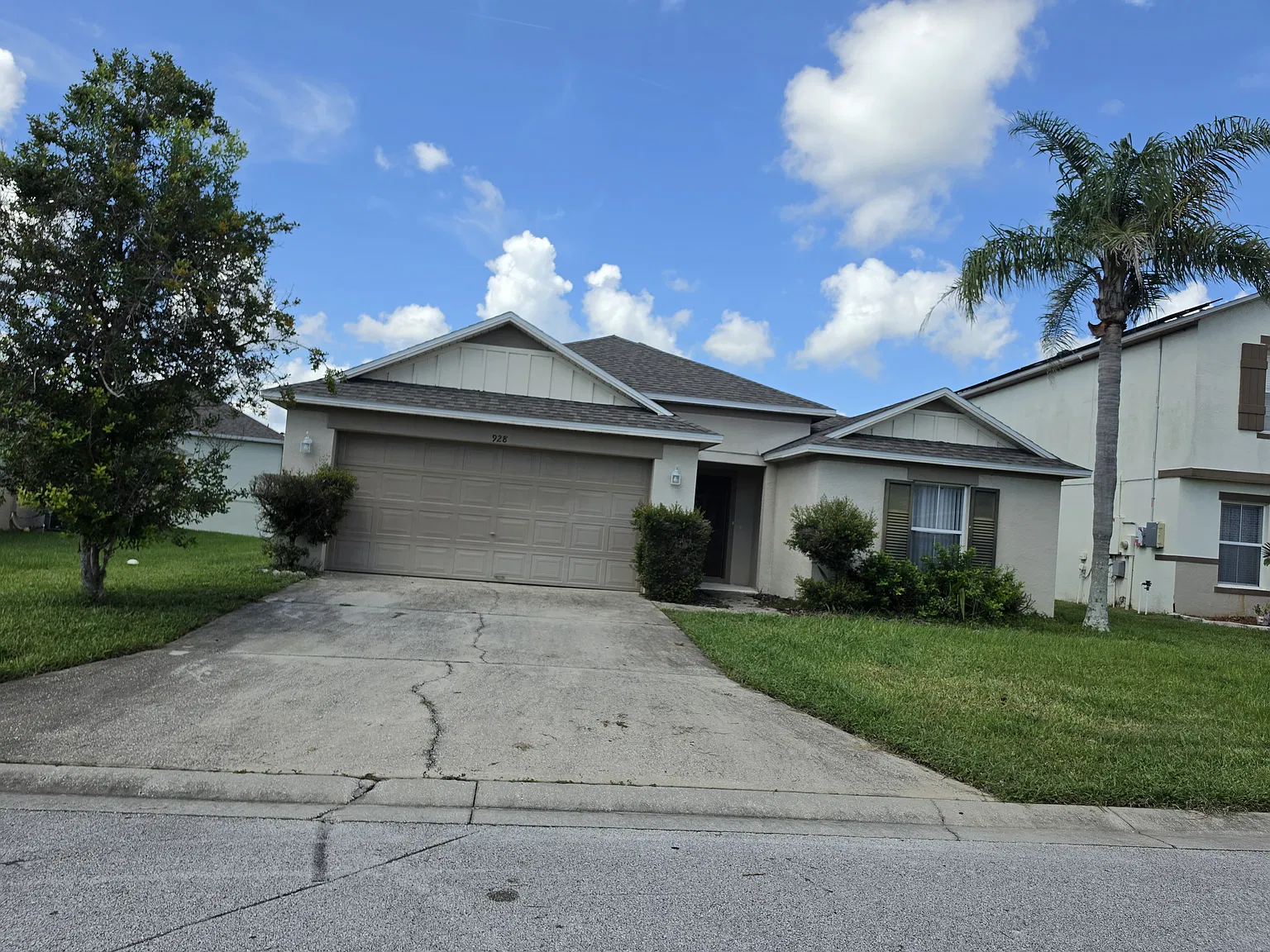 3 bed, 1896 sqft, $2,300 — Photo 2