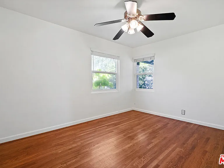 4940 Placidia Ave — Photo 21