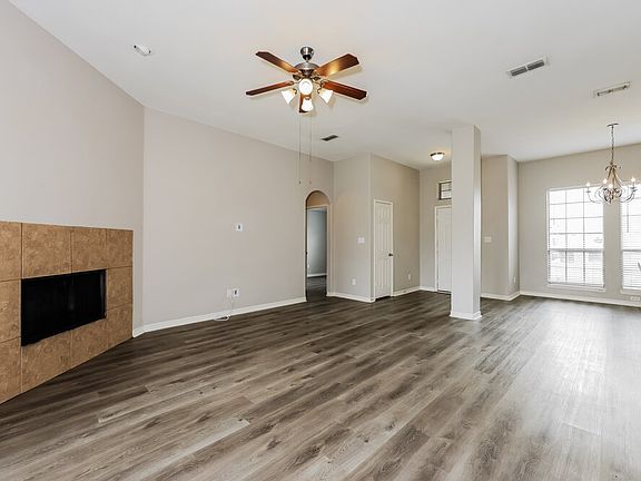 3rd image of 317 Dupont Cir