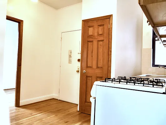 Rented by Warren T Real Estate Corp. | media 16