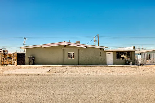 8613 Kingsway Dr Photo 1