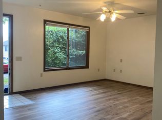 737 E Park St APT I, Carbondale, IL 62901