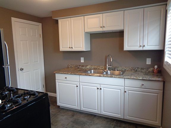 3rd image of 69 Patricia Ln