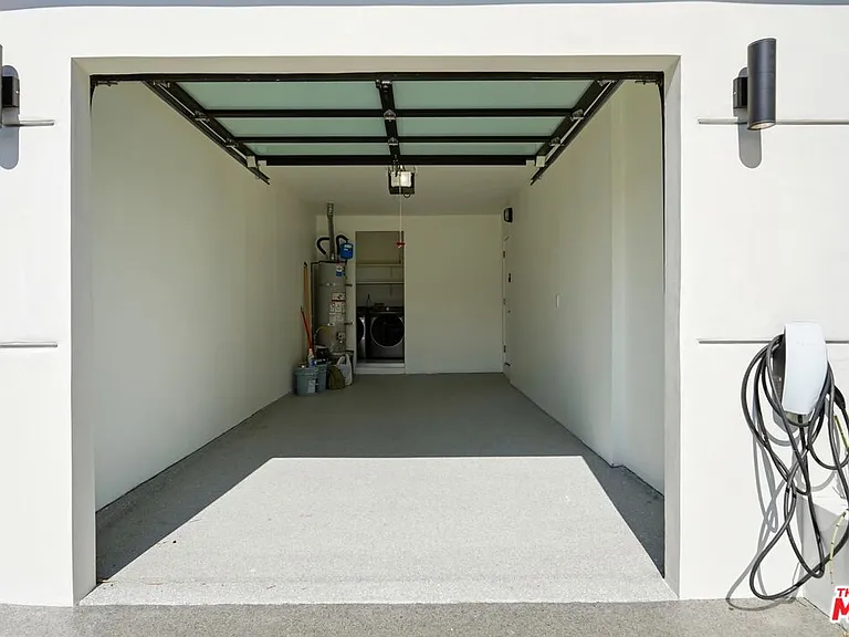 5735 Saloma Ave — Photo 20