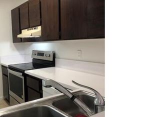 810 Twin Lakes Dr, Coral Springs, FL 33071