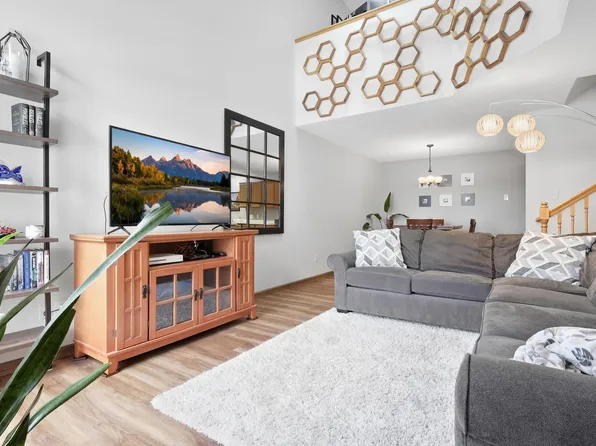 588 Spruce Dr, Hudson, WI 54016