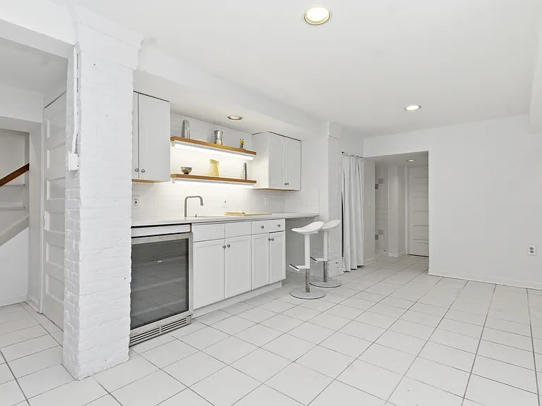 82 Quinby Ave — Photo 9