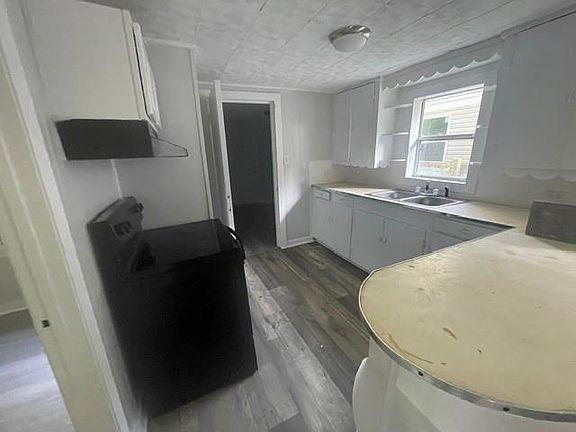 4th image of 610 Church St