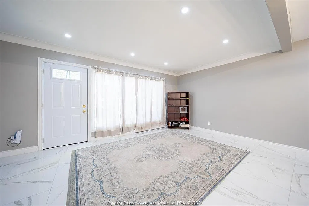 4 bed, 1.5 bath, $2,500 — Photo 4