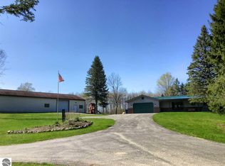 9760 S Maple City Rd, Maple City, MI 49664