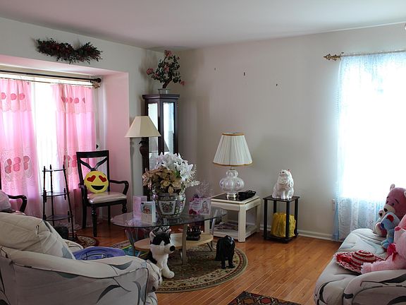 3rd image of 260 Kensington Dr