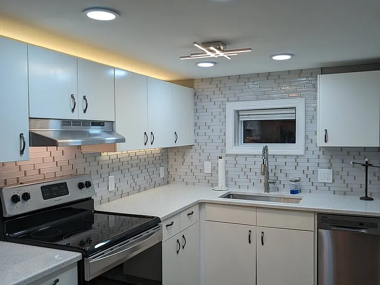 Colony Dr — Photo 36