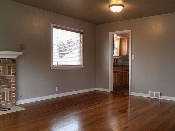 5th image of 2614 E Marshall Ave