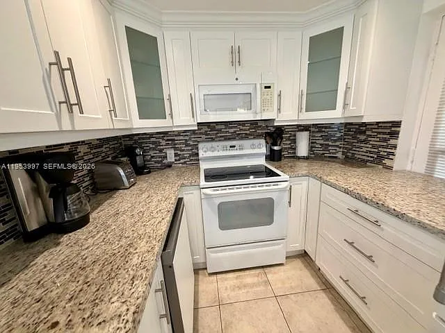 220 Kings Point Dr #501 — Photo 7