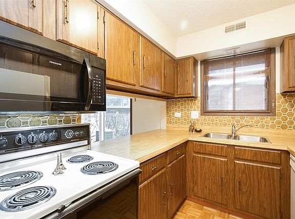 4th image of 13931 James Dr APT 804