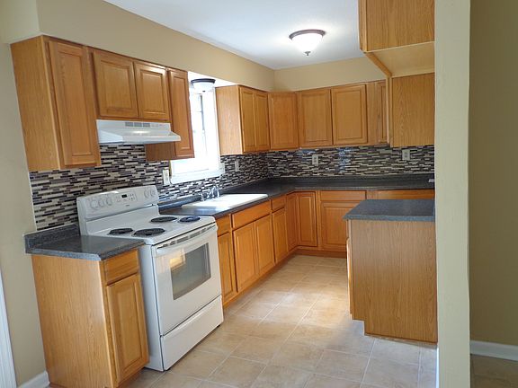 2nd image of 2555 Eastbrook Dr