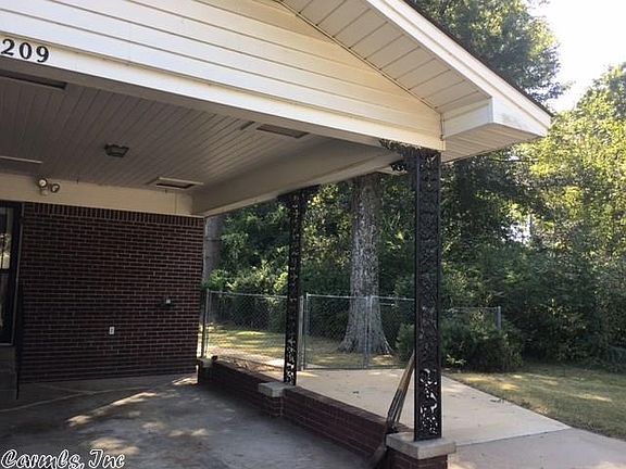 4th image of 209 W Lincoln Ave