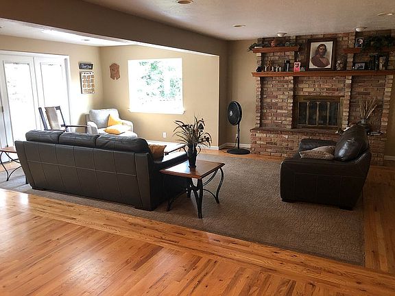 3rd image of 2563 E Willow Hills Dr