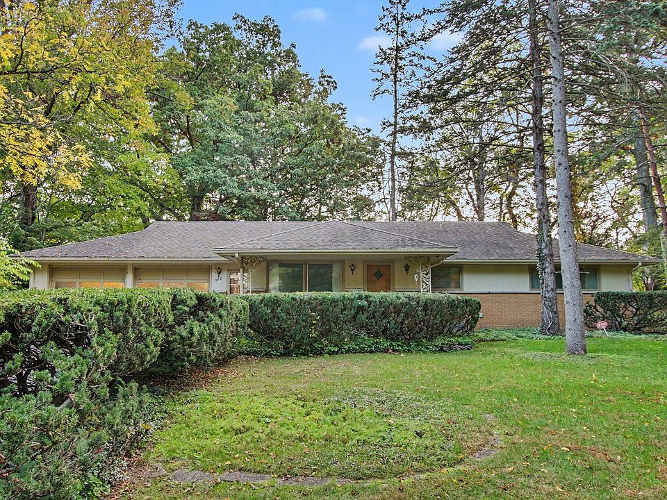 1st image of 560 Lodge Ln