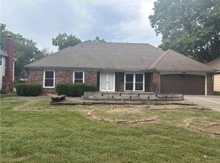 2710 W 50th Ter, Westwood, KS 66205