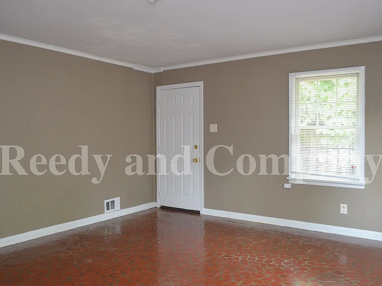 First Month Free; Adorable Duplex In Crosstown Area! — Photo 5