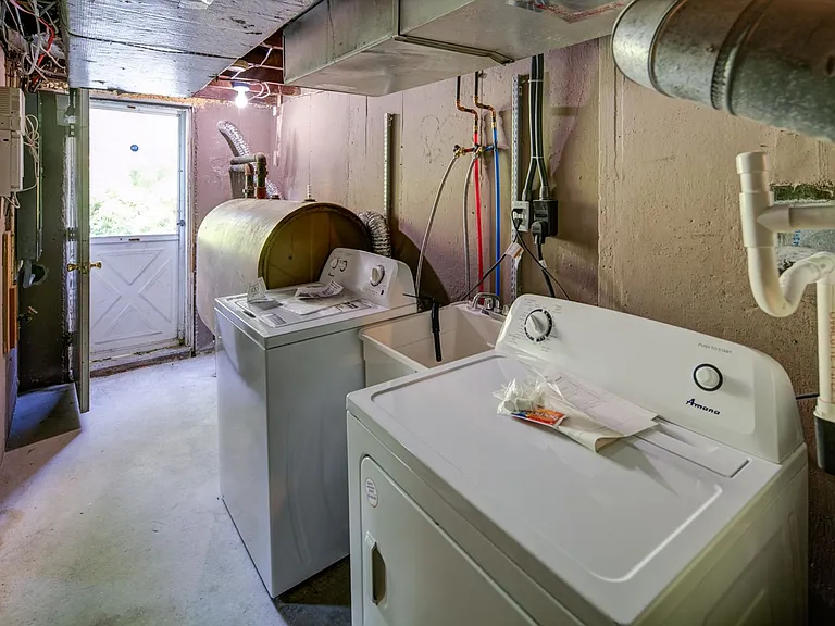53 Madison Dr — Photo 18