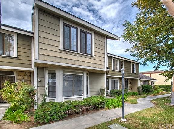 3rd image of 9946 Wentworth Dr
