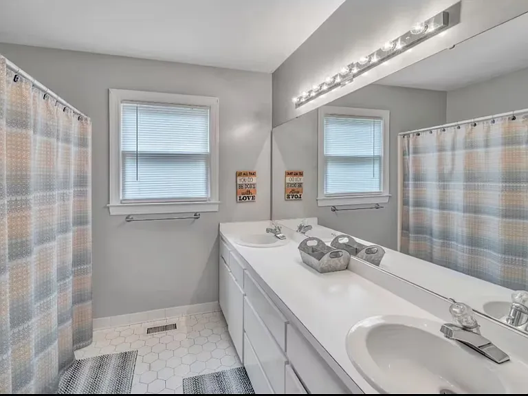 6109 Gainsborough Dr — Photo 17