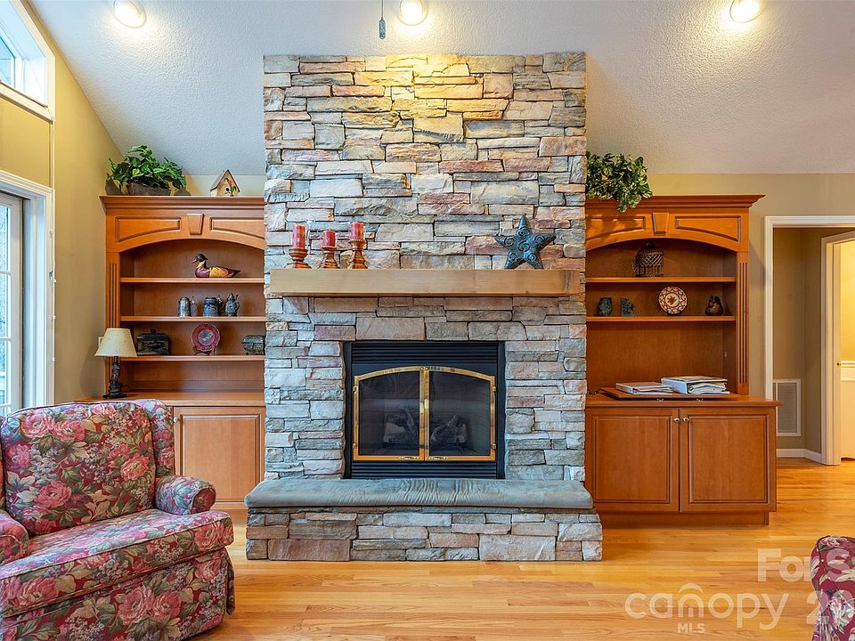 1st image of 128 Sullivan Ln