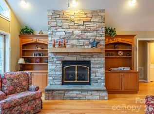 128 Sullivan Ln, Lake Lure, NC 28746