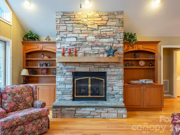 128 Sullivan Ln, Lake Lure, NC 28746