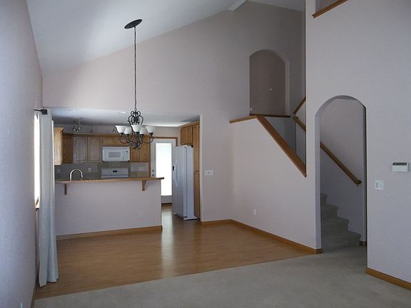 5th image of 1866 E 9th St