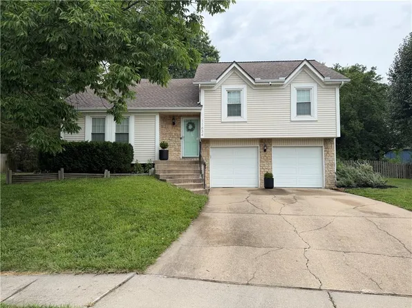 11634 Earnshaw St, Overland Park, KS 66210