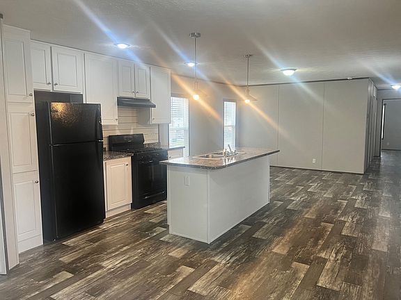 3rd image of 9 Greybeech Dr